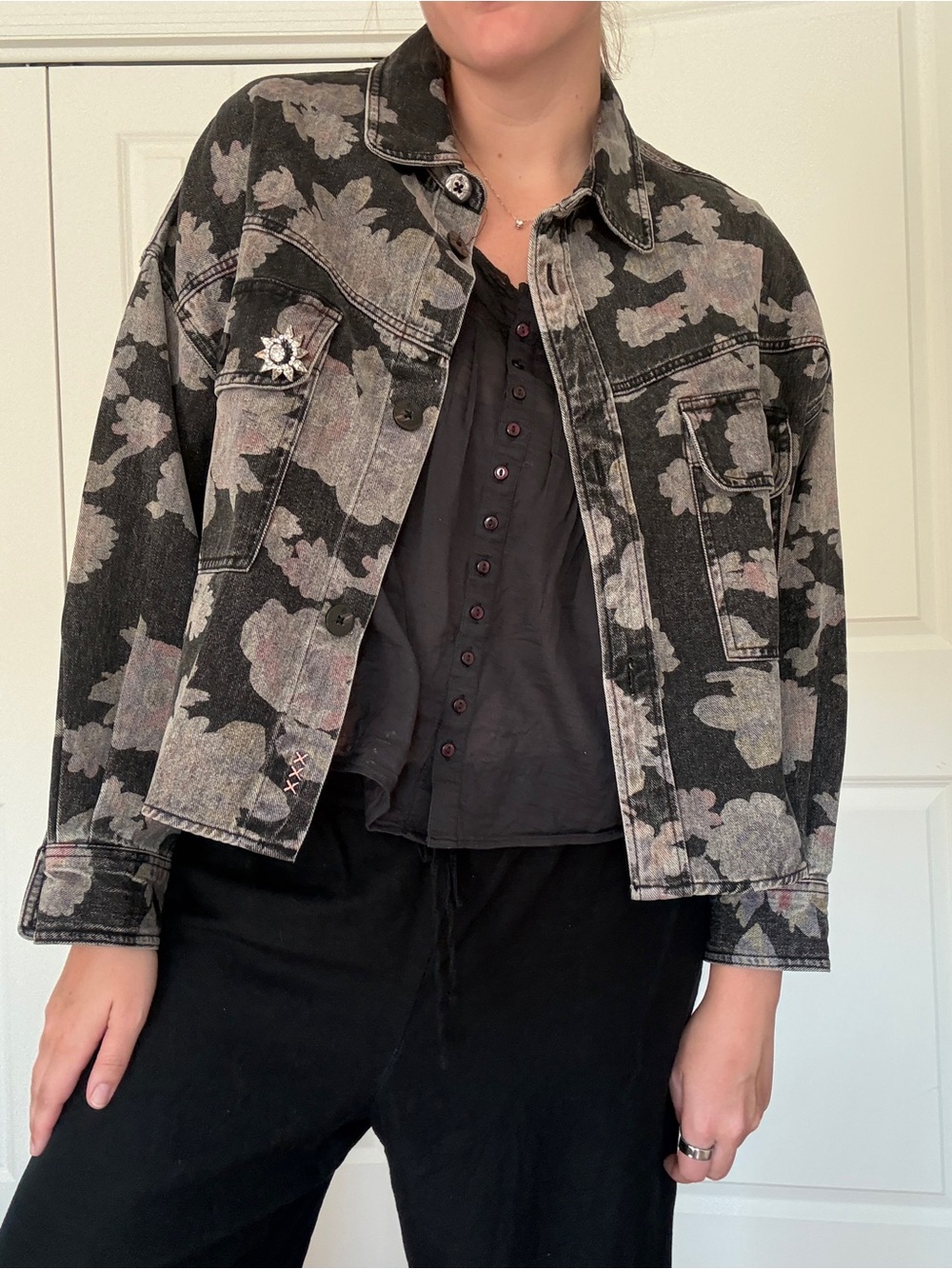 Scotch & Soda Grey & Black cropped denim jacket with a pin